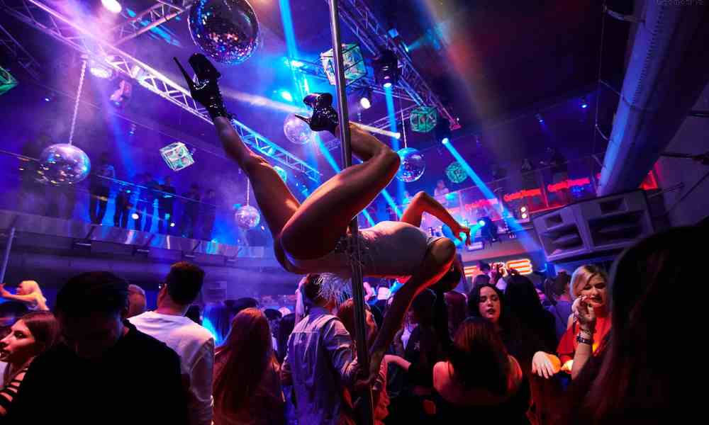 Kiev Nightlife Guide & Party Tips For Travelers (This is How to Party.